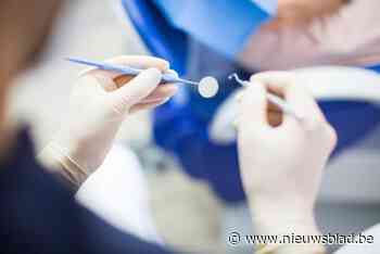 Tandarts (71) aangehouden voor zedenfeiten tijdens uitoefening beroepsactiviteit: “Er is sprake van keelfetisjisme”