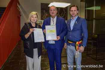 Minister Crevits kroont Kurt Vanryckeghem tot ereburgemeester: “Jij verdient dit”