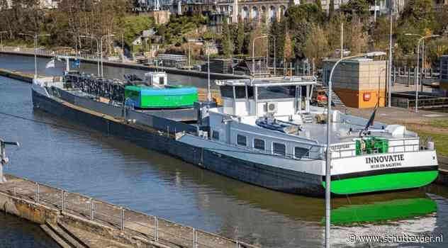 Nederlands baggerschip vist 500 kilo zware vliegtuigbom op bij Koblenz