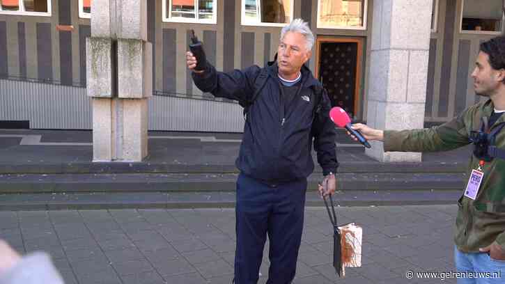 Pegida-voorman Wagensveld besmeurt koran met varkensbloed