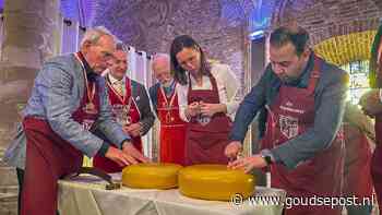 Tweede Kamerleden beëdigd tot Ere Waegemeesters: ‘Supergaaf’