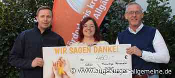 Scheckübergabe nach Christbaum-Sammelaktion für krebskranke Kinder