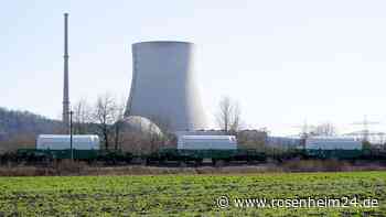 Hoch radioaktiver Atommüll an Bord: Castor-Transport nach Fahrt durch Bayern am Ziel
