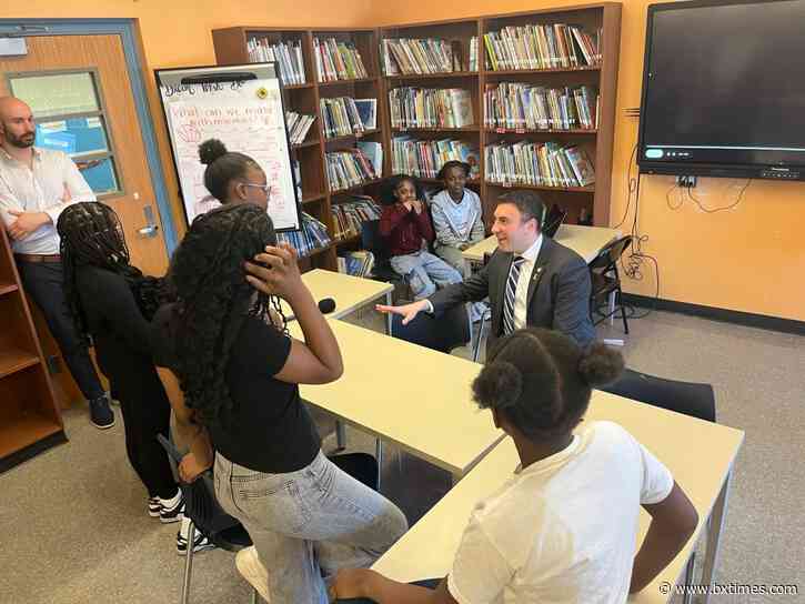 Dinowitz presents Wakefield school with check for tech and listens to students advocating for new drinking fountains