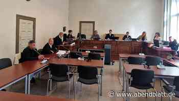 Ehefrau vergewaltigt und gewürgt? Angeklagter bestreitet das