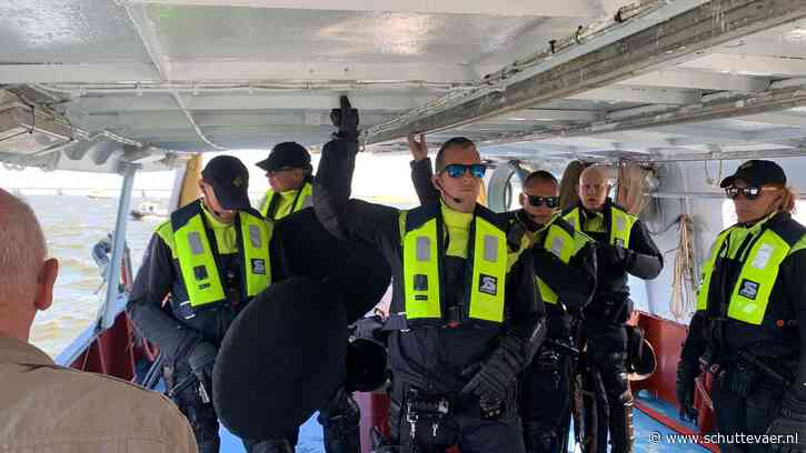 ‘Blokkeerkotter’ UK-146 vangt bot bij rechter over schadevergoeding na aanvaring met politieboten