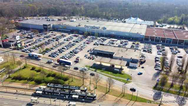 Veel beweging op Carrefour-site: verhuis van Pizza Hut en Auto 5, Burger King als buur van Quick en parking afgesloten voor tramrijders