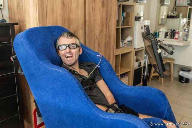 Kevin (31) krijgt dankzij AI een stem en is te horen in nieuwe podcast: “Ik wilde niet te laag klinken”