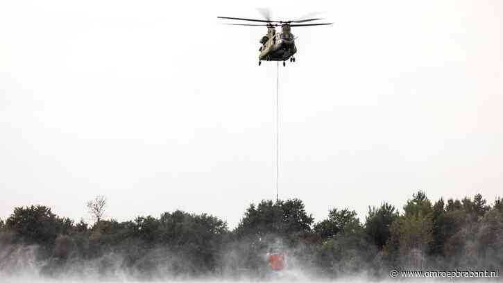 Brabantse brandweer en chinook helpen bij natuurbrand in Ede