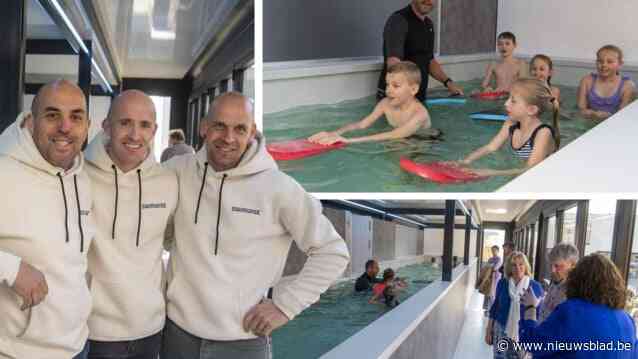 Swimwise brengt het zwembad naar de leerlingen: hoe drie jonge vaders een probleem oplossen dat heel wat scholen treft