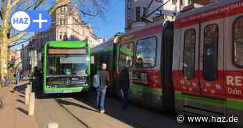 Hannover-Linden: Unfall zwischen Stadtbahn und Üstra-Bus am Pariser Platz