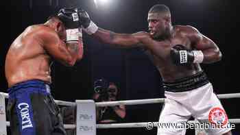 Großes Autohaus bei Hamburg verwandelt sich in eine Boxarena