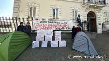Le tende degli studenti sotto al ministero dell'Università: "Sui tagli lanciamo l'allarme rosso"