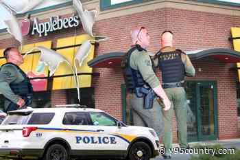 Some Applebee’s Locations Abruptly Shut Down, Employees Told to Leave by Police