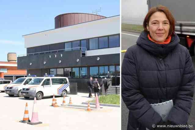 Verdachte van diefstal van 24.000 euro uit kluis van politie blijft spoorloos: “Dader wellicht nog aan de slag bij politie”