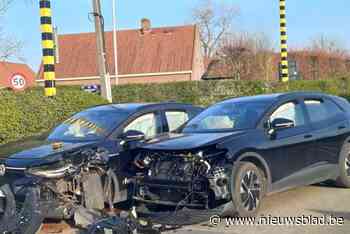 Veel schade bij ongeval op kruispunt