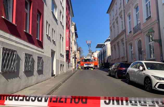 FW-BN: Wohnungsbrand in Dachgeschosswohnung - Bewohnerin in letzter Sekunde durch die Feuerwehr von Balkon gerettet