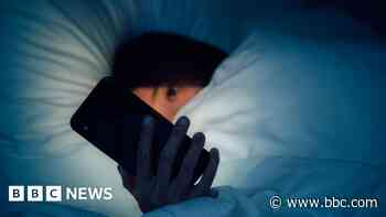 Screen time in bed linked to worse sleep, study finds