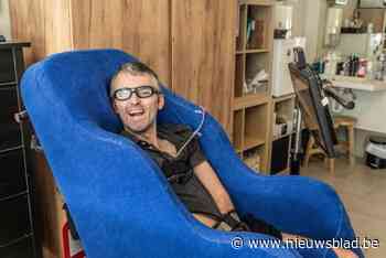 Kevin (31) kan niet praten maar is dankzij AI toch te horen in podcast: “Een droom die uitkomt”