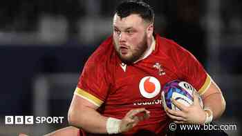 Scarlets sign prop Trevett on loan from Bristol