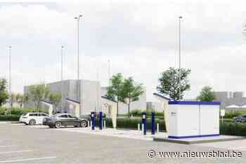 Ultrasnellaadplein op komst op parking Euroshop