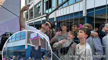 IN BEELD. Lil’ Kleine en Fabiow treden op voor leerlingen Sjabi Kerkplein: “Ideaal om paasvakantie feestelijk in te zetten”