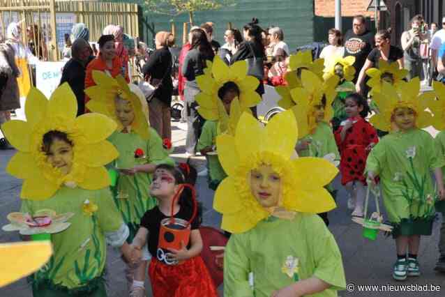 Kleuters kondigen lente aan met kleurrijke stoet