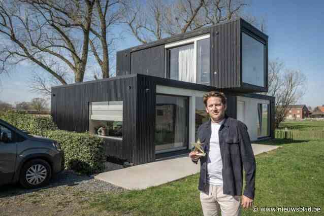 Met zijn spaarcenten ontwikkelde hij zijn eerste modulaire woning, nu is Michiel De Backer (33) West-Vlaamse Jonge Ondernemer van 2025: “Plannen voor showroom in IJsland”