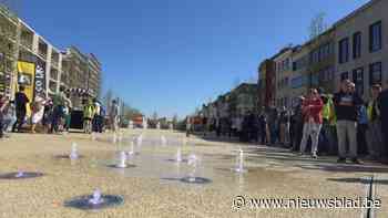 Vetten Osplein op den Dam geopend: “Verkijk je niet op de verharding, er komt nog veel groen bij”