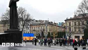 Row over 'embarrassing' delay to  Ukraine link-up