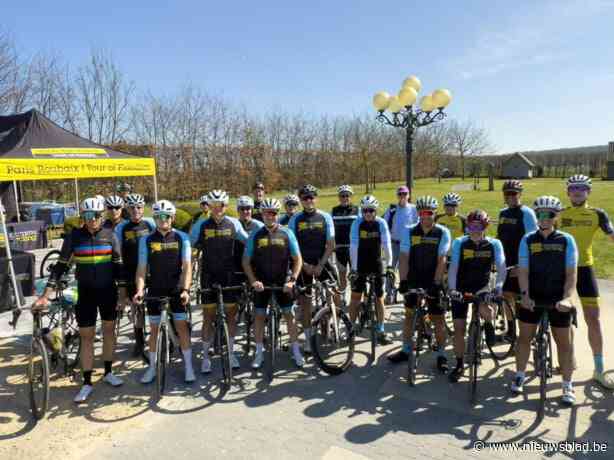 Zelfs Australiërs verkennen per fiets kasseistroken van Ronde van Vlaanderen: “We komen hier ervaren wat die fameuze ‘cobbles’ nu eigenlijk zijn”