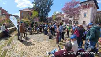 Il municipio si affida ai cittadini per curare le aree verdi. C'è anche il giardino dedicato a Rodari