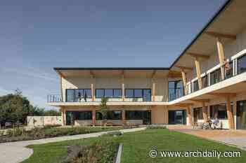 Unusual HQ / Corstorphine & Wright