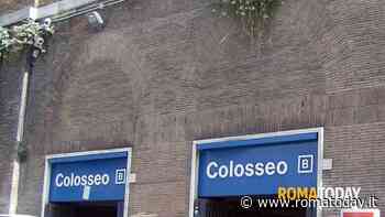 Rissa davanti alla metro Colosseo: accoltellato 20enne