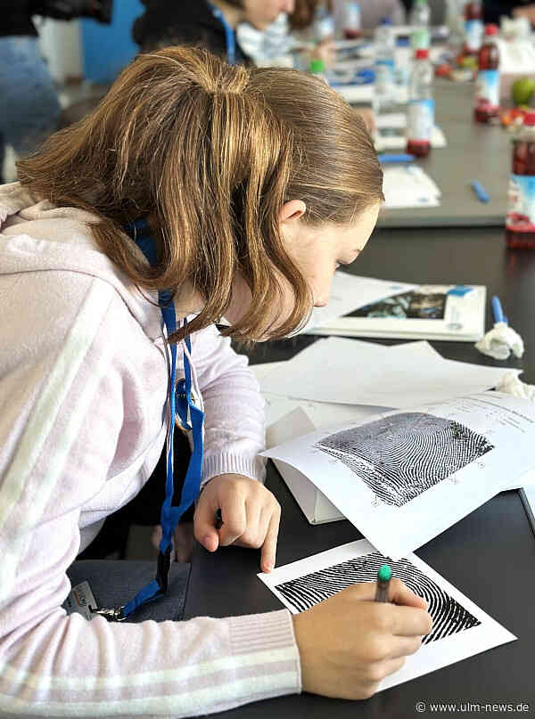 Glanzlicht - Girls Day im Bayerischen Landeskriminalamt: 18 Mädchen gingen als Ermittlerinnen auf Spurensuche