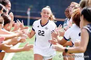 Arlington siblings have different types of fall college seasons