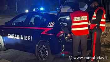 Il dinamico duo in viaggio su un'auto rubata del car sharing