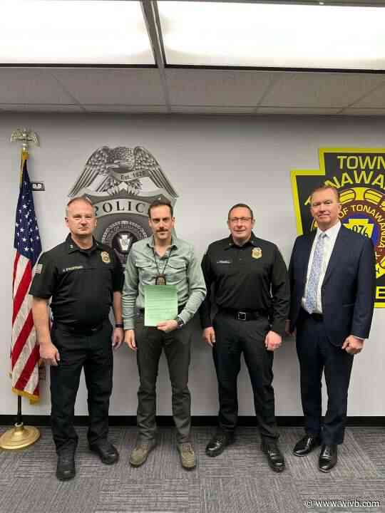 Town of Tonawanda police detective saves driver from burning SUV