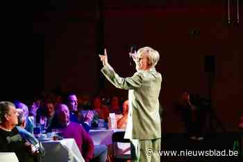 Liefst 870 senioren genoten van zang- en dansnamiddag met Eveline Cannoot en Bart Kaëll