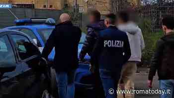 Blitz antidroga a Roma est, la polizia arresta sei persone. Decisivo il fiuto del cane Nelly