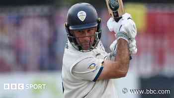 Derbys still on top despite Gloucs fightback