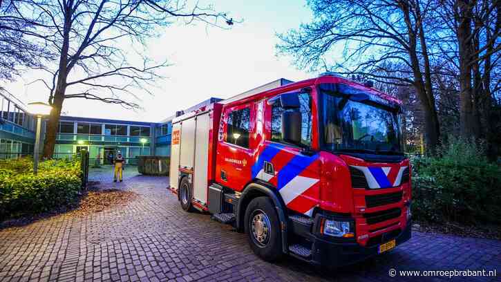 Kwajongens zetten school onder water en rennen weg