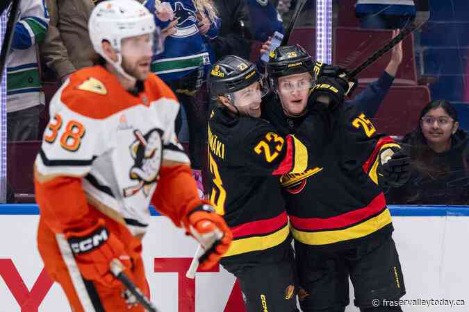 Canucks score five first-period goals en route to 6-2 victory over Ducks