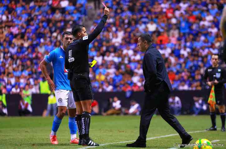 Efraín Juárez explotó contra el árbitro