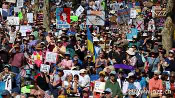 BILDSTRECKE - Für Freiheits- und Frauenrechte: Amerikaweite Proteste gegen Donald Trump