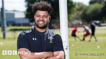 Teens 'buying stab vests online to wear at school'
