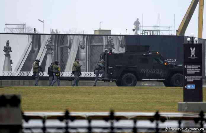 Ottawa police to provide details on man who barricaded himself inside East Block