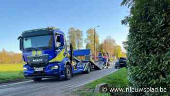 Auto belandt in gracht in Sint-Truiden, bestuurster (51) blaast positief