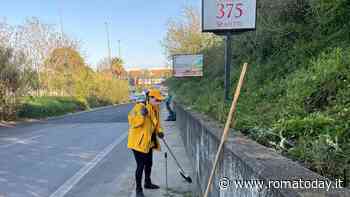 Scientology ripulisce via della Maglianella. Raccolti quattro sacchi di rifiuti