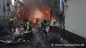 Ukraine-Liveblog: ++ Mann bei Angriffen auf Kiew getötet ++